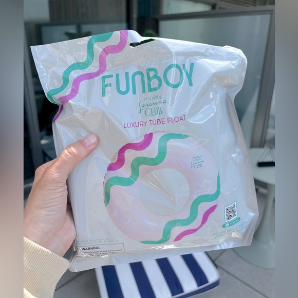 Funboy | Luxury Tube Float - Picture 4 of 4